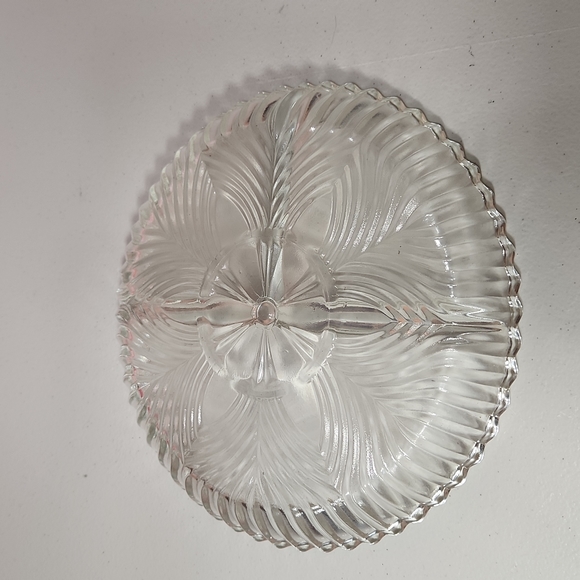 🕸Vintage Floral Exterior Detail Glass Accent 3 Divided Section Dish - Picture 2 of 6